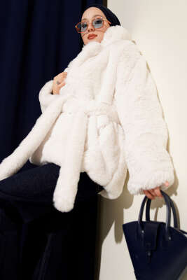 Pazarium - Kuşaklı Kruvaze Yaka Kürk Mont Beyaz