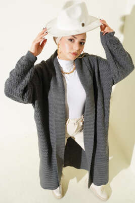 Pazarium - Zigzag Kabartmalı Triko Uzun Hırka Füme