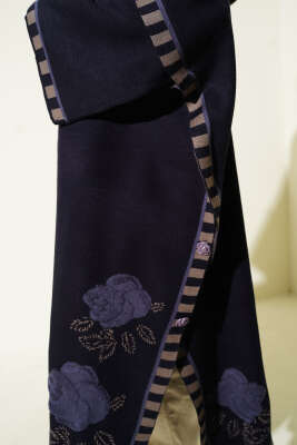 Gül Nakışlı Çizgi Detaylı Panço Lacivert - Thumbnail