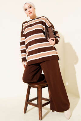 Pazarium - Gömlek Yaka Yatay Çizgili Triko İkili Takım Kahve