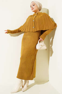 Pazarium - Düğmeli Pelerinli Triko Elbise Takım Hardal