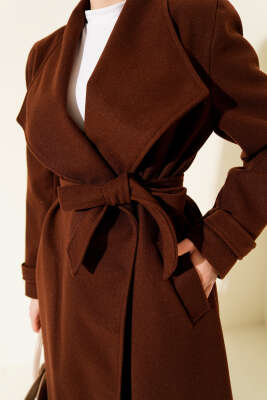 Kruvaze Yakalı Kuşaklı Uzun Kaşe Kaban Kahve - Thumbnail