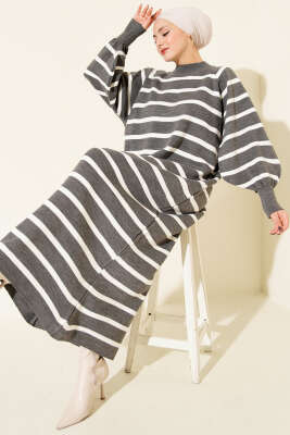 Pazarium - Yatay Çizgili Basic Triko Elbise Füme