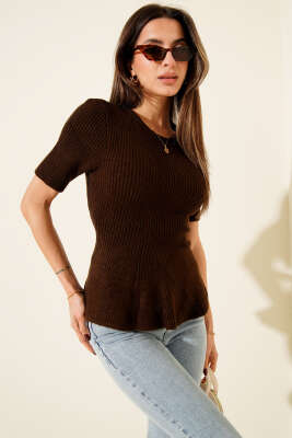 Pazarium - Eteği Volanlı Kısa Kol Triko Bluz Kahve