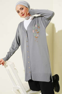 Pazarium - Çiçek Nakışlı Düğmeli Merserize Hırka Gri