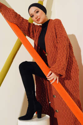 Pazarium - Boydan Düğmeli Sepet Örgü Uzun Hırka Kiremit