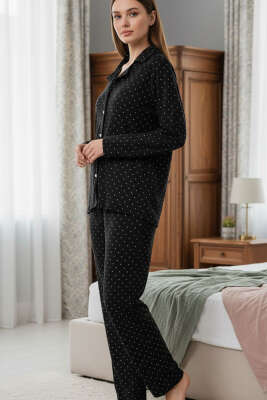 Pazarium - Desenli Düğmeli Süet Pijama Takımı Siyah Puantiye