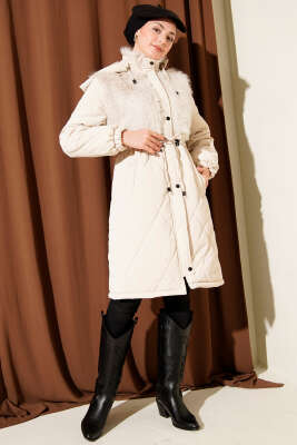 Pazarium - Göğüs Kürklü Kapüşonlu Kapitone Mont Bej