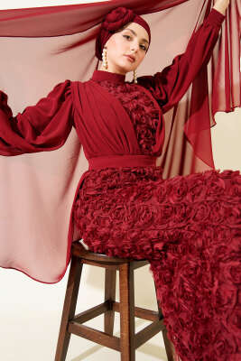 Pazarium - Çiçek Motifli Tül Pelerinli Abiye Elbise Bordo