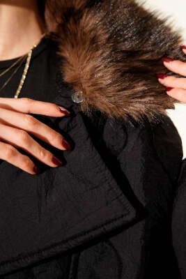 Yaka Kürklü Kapitone Mont Siyah - Thumbnail