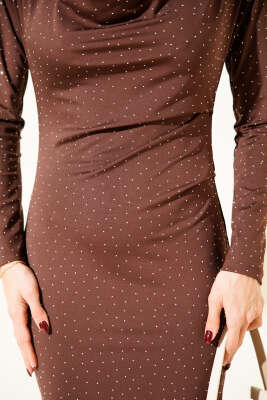 Degaje Yaka Taşlı Vatkalı Elbise Kahve - Thumbnail