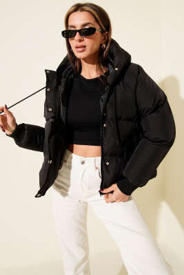 Pazarium - Fermuarlı Kapüşonlu Kısa Şişme Mont Siyah