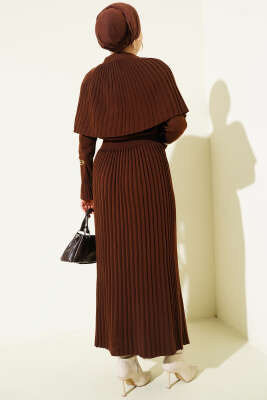 Pelerin Detaylı Pileli Triko Elbise Kahve - Thumbnail