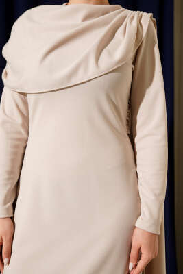 Omuz Pelerin Detaylı Abiye Elbise Bej - Thumbnail