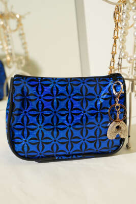 Pazarium - Parlak Desenli Fermuarlı Makyaj Çantası Asorti 21