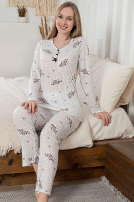 Pazarium - Desenli Üç Düğmeli Viskon Pijama Takımı Vizon