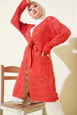 Pazarium - Zikzak Desenli Delikli Kuşaklı Triko Hırka Mercan