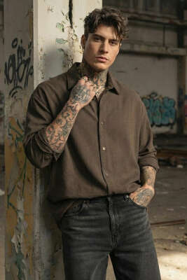 Pazarium - Loose Fit Gabardin Erkek Gömlek Kahve