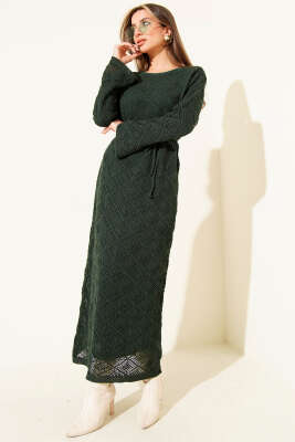 Pazarium - İp Kuşaklı Kare Ajurlu Triko Elbise Zümrüt