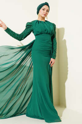Pazarium - Kolu Pul Detaylı Pelerinli Abiye Elbise Zümrüt Yeşili