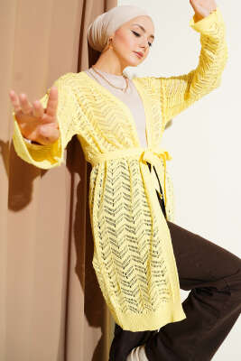 Pazarium - Zikzak Ajurlu Kuşaklı Triko Hırka Sarı