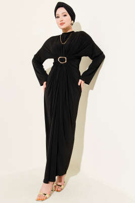 Pazarium - Metal Tokalı Büzgülü Sandy Elbise Siyah