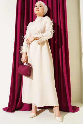 Pazarium - Kol Fiyonklu İp Kuşaklı Dabıl Elbise Bej