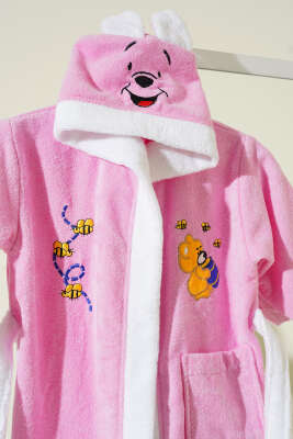 Yumuşak Dokulu Ayıcık Pooh Kapüşonlu Çocuk Bornozu Pembe - Thumbnail