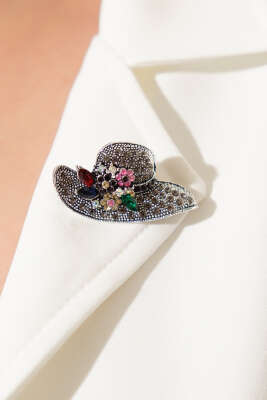 Çiçek Detaylı Taşlı Şapka Figürlü Broş Gümüş - Thumbnail