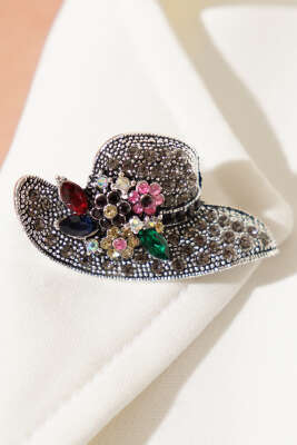 Çiçek Detaylı Taşlı Şapka Figürlü Broş Gümüş - Thumbnail