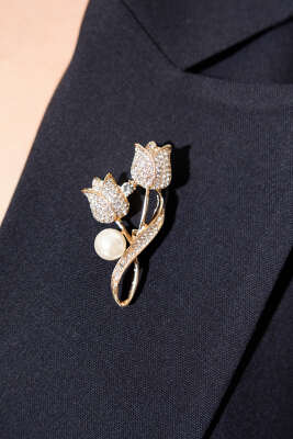 İnci Detaylı Lale Figürlü Taşlı Broş Gold - Thumbnail