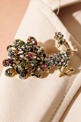 Renkli Kristal Taşlı Tavus Kuşu Figürlü Broş Gold - Thumbnail