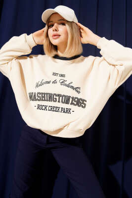 Pazarium - Yazı Nakışlı Oversize Sweatshirt Bej