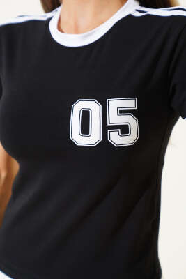 05 Baskılı T-shirt Siyah - Kadın Giyim Modelleri