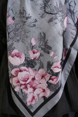 120 cm Çiçek Desen Eşarp Gri - Başörtüsü