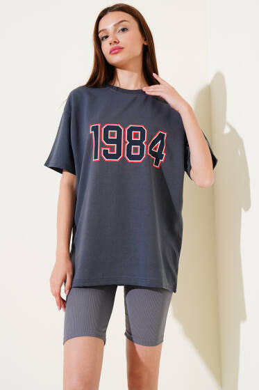 1984 Yazılı T-shirt Füme - Kadın Giyim Modelleri