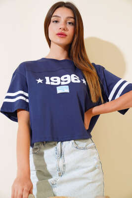 1996 Baskılı T-shirt Lacivert - Kadın Giyim Modelleri