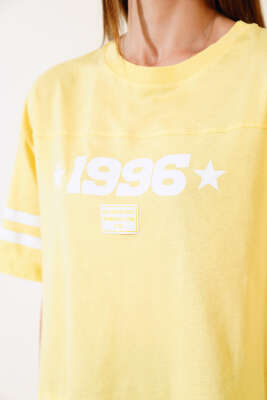 1996 Baskılı T-shirt Sarı - Kadın Giyim Modelleri