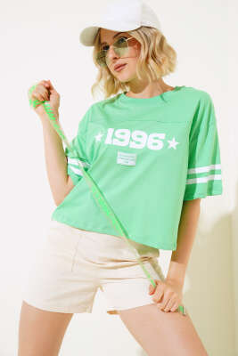 1996 Baskılı T-shirt Yeşil - Kadın Giyim Modelleri
