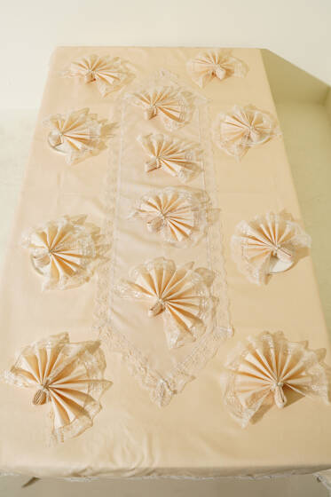 26 Parça Dantelli Sofra Takımı Latte - Masa Örtüsü