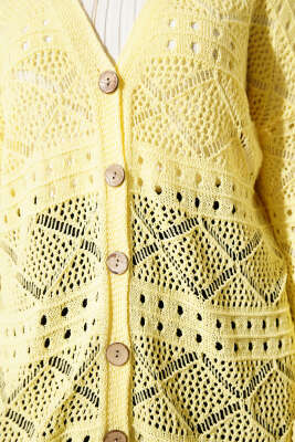 Ahşap Düğmeli Araboy Ajurlu Triko Hırka Sarı - Hırka