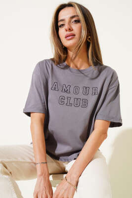 Amour Club Nakışlı T-Shirt Füme - Kadın Giyim Modelleri