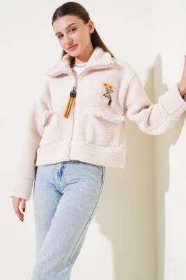 Arma Detaylı Peluş Kısa Mont Bej - Kadın Giyim Modelleri