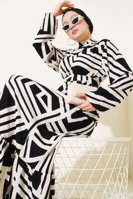 Asimetrik Çizgili Volanlı Viskon Elbise Siyah 