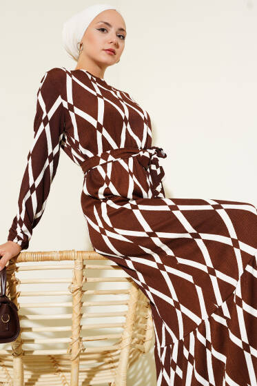Asimetrik Desenli Kuşaklı Elbise Kahve - Elbise