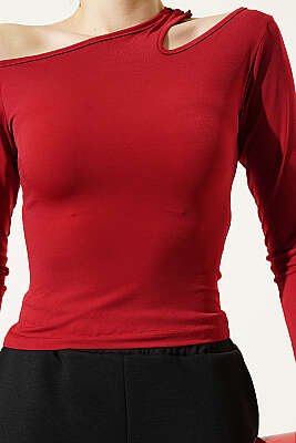 Asimetrik Omuz Detaylı Bluz Kırmızı - Kadın Giyim Modelleri