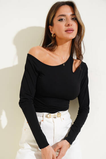 Asimetrik Omuz Detaylı Bluz Siyah - Kadın Giyim Modelleri