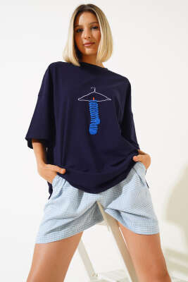 Askı Nakışlı T-shirt Lacivert - Kadın Giyim Modelleri
