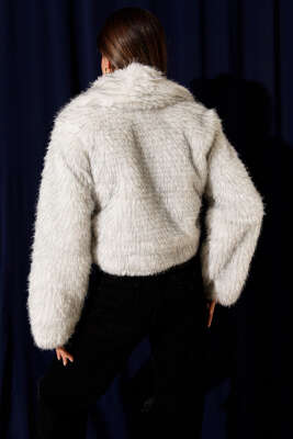 Astarlı Kruvaze Yaka Kürk Mont Ekru - Kadın Giyim Modelleri