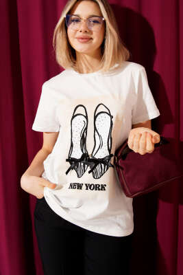 Ayakkabı Figürlü Baskılı T-shirt Ekru - QUZU